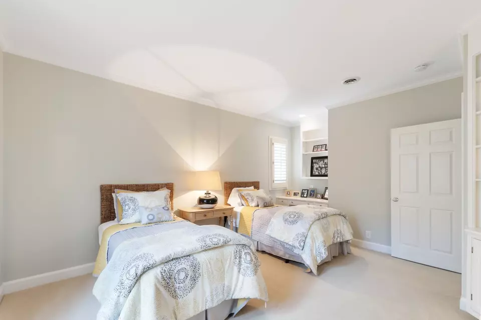 Bedroom - 143 Prospect Hl, Nashville, TN 37205 photo 5 of 8