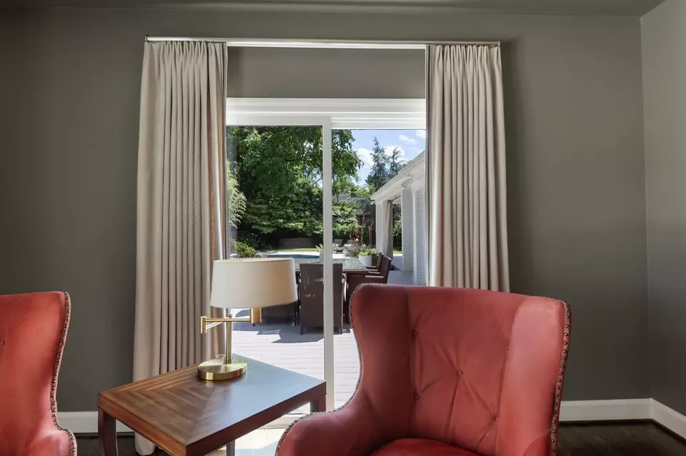 Living - 143 Prospect Hl, Nashville, TN 37205 photo 5 of 5