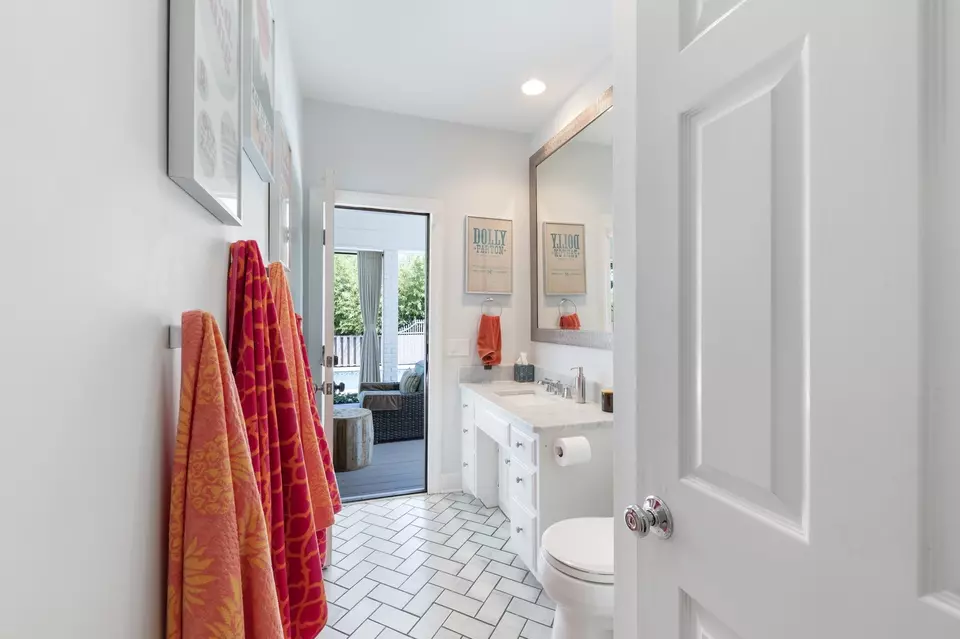 Bath - 143 Prospect Hl, Nashville, TN 37205 photo 8 of 8