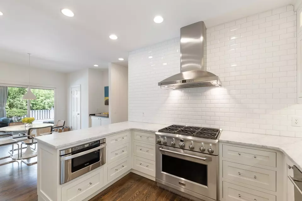 Kitchen - 143 Prospect Hl, Nashville, TN 37205 photo 4 of 5