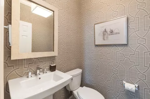 Bath - 143 Prospect Hl, Nashville, TN 37205 photo 1 of 8