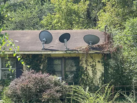 Exterior - 335 Eno Rd, Dickson, TN 37055 photo 6 of 11
