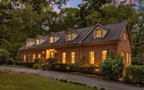 1239 Mountain Brook Cir, Signal Mountain, TN 37377