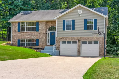 905 Douglas Ln, Clarksville, TN 37043