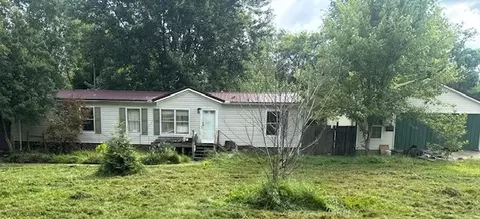 1137 N Sumner Rd, Bethpage, TN 37022