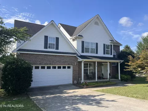 253 Country Walk Dr, Powell, TN 37849