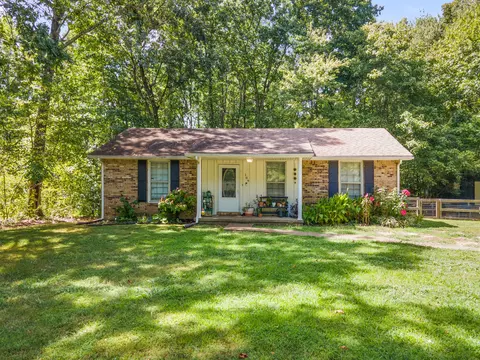109 Robin Hood Rd, Dickson, TN 37055