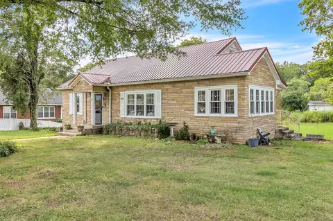 1500 Ohio Ave, Etowah, TN 37331