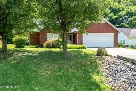 1032 Willow Creek Cir, Maryville, TN 37804