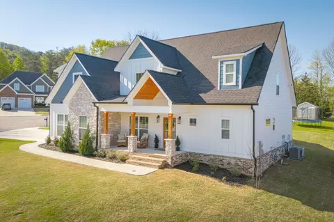 7025 Gregory Dr, Ooltewah, TN 37363