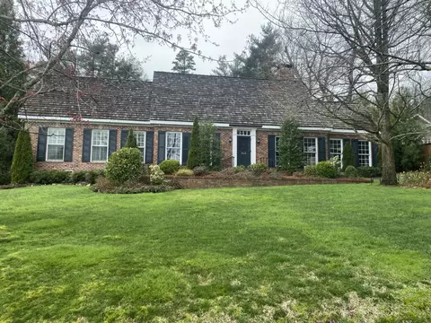 502 E Brow Rd, Lookout Mountain, TN 37350
