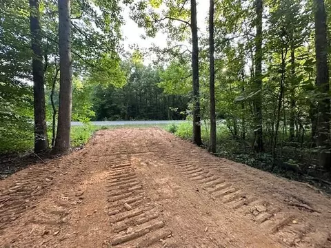 8 Sales Landing Rd, Camden, TN 38320