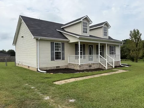 8 Meadowbrook Dr, Fayetteville, TN 37334
