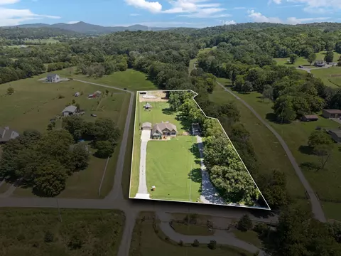 5325 SE Tater Peeler Rd, Lebanon, TN 37090