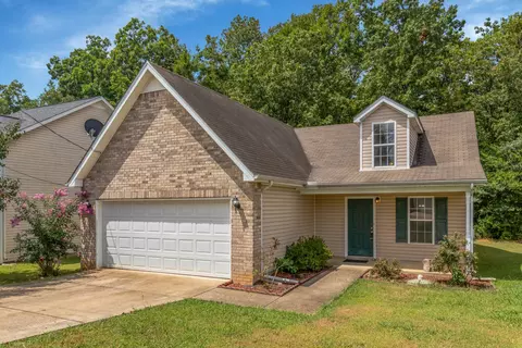728 Holland Ridge Dr, La Vergne, TN 37086