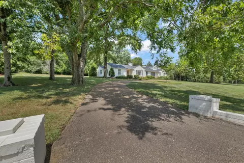 6137 Montcrest Dr, Nashville, TN 37215