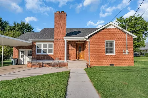 102 2nd Ave N, Decherd, TN 37324