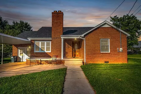 102 2nd Ave N, Decherd, TN 37324 photo 3