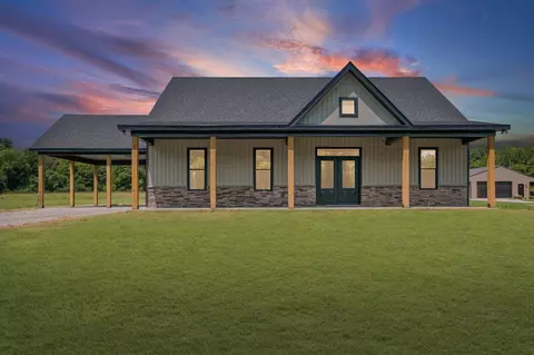662 E Piney Rd, Dickson, TN 37055