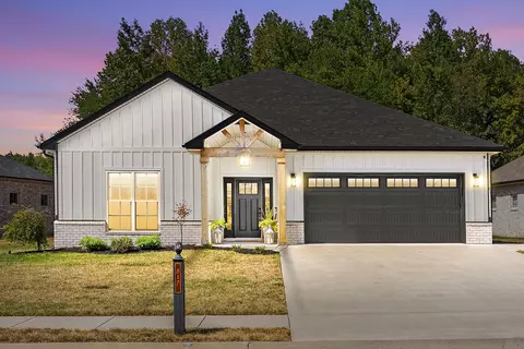 817 Brown Swiss Ct, Clarksville, TN 37043