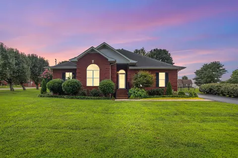 1142 Lakes Edge Dr, Murfreesboro, TN 37130