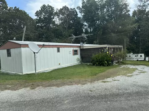 84 Perryville Estate Ln, Parsons, TN 38363