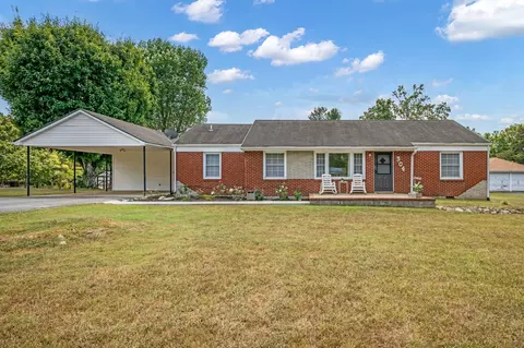 304 E Overhill Dr, Dickson, TN 37055
