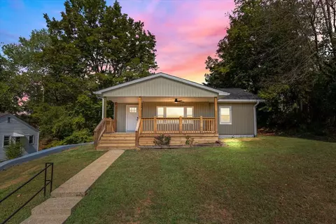 422 High St, Dickson, TN 37055