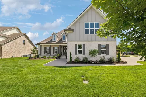 1009 Stone Creek Ln, Lebanon, TN 37087