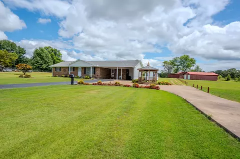 918 N Military St, Loretto, TN 38469