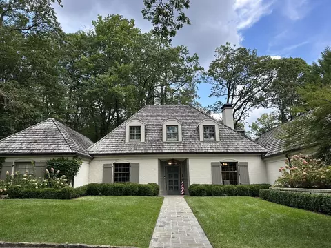 111 Dogwood Dr, Lookout Mountain, TN 37350