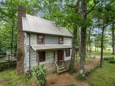 945 Miller Rd, Signal Mountain, TN 37377