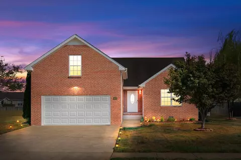 1033 Chardea Dr, Clarksville, TN 37040