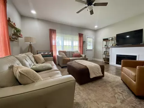 Living - 308 Spring St, Loretto, TN 38469 photo 3 of 5