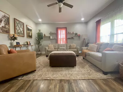 Living - 308 Spring St, Loretto, TN 38469 photo 2 of 5