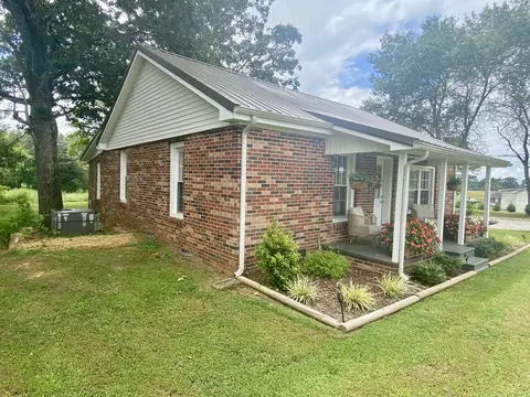 Exterior - 308 Spring St, Loretto, TN 38469 photo 4 of 9