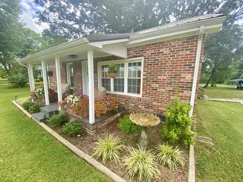 Exterior - 308 Spring St, Loretto, TN 38469 photo 3 of 9