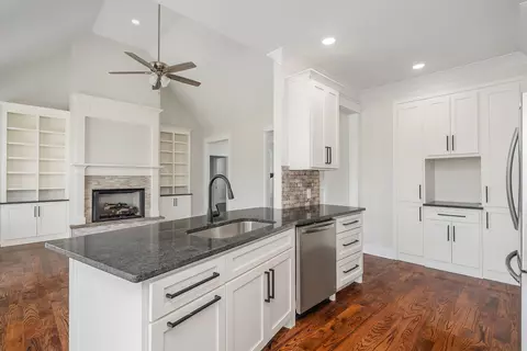 Kitchen - 1378 Tom Grissom Rd, Morrison, TN 37357 photo 2 of 6