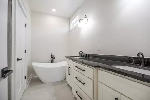Bath - 1378 Tom Grissom Rd, Morrison, TN 37357 photo 2 of 6