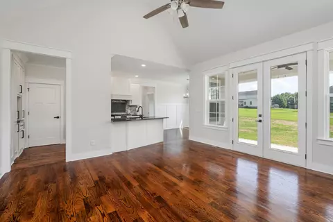 Living - 1378 Tom Grissom Rd, Morrison, TN 37357 photo 6 of 7