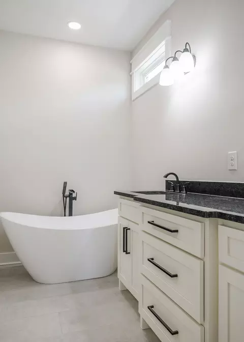 Bath - 1378 Tom Grissom Rd, Morrison, TN 37357 photo 1 of 6