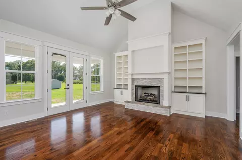 Living - 1378 Tom Grissom Rd, Morrison, TN 37357 photo 3 of 7