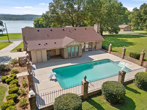 2058 Linwood Cir, Soddy Daisy, TN 37379