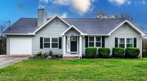 880 Crooked Oak Dr, Lenoir City, TN 37771