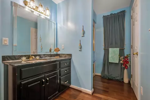 Bath - 300 E Lake Dr, Dickson, TN 37055 photo 1 of 5