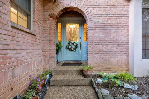 Entry Way - 300 E Lake Dr, Dickson, TN 37055 photo 1 of 3