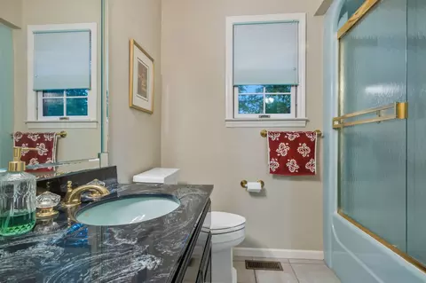 Bath - 300 E Lake Dr, Dickson, TN 37055 photo 4 of 5