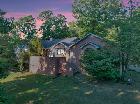 Exterior - 300 E Lake Dr, Dickson, TN 37055 photo 2 of 4