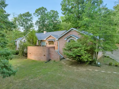 Exterior - 300 E Lake Dr, Dickson, TN 37055 photo 1 of 4