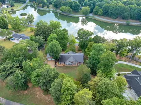 300 E Lake Dr, Dickson, TN 37055